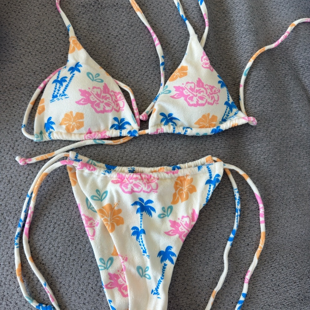 Aurelle Bikini Set - Picture 2 of 3